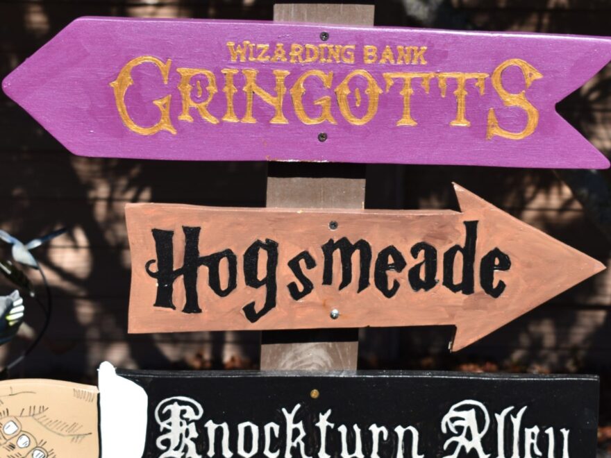 Harry Potter Directional Sign Major Gates