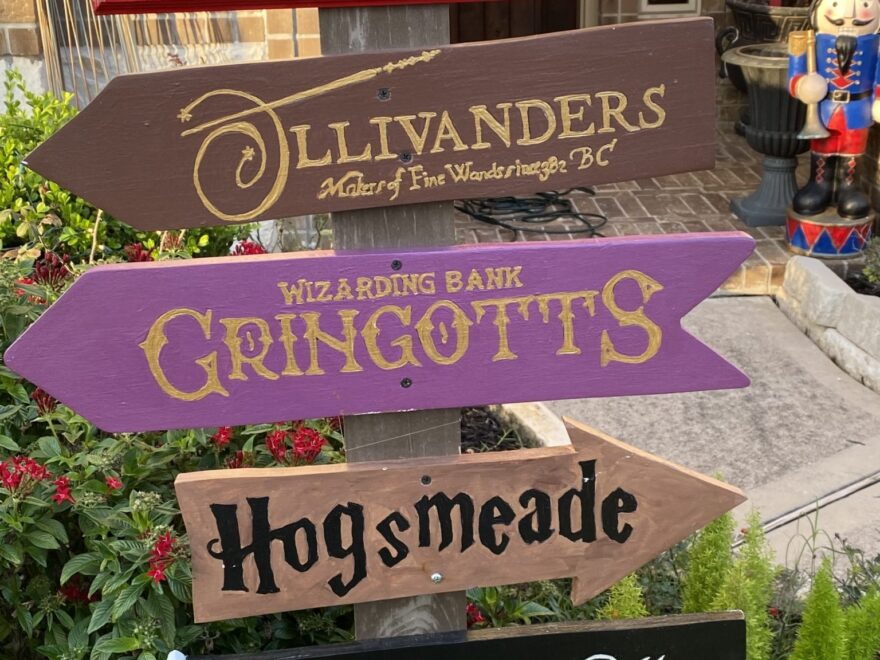 Harry Potter Directional Sign Major Gates